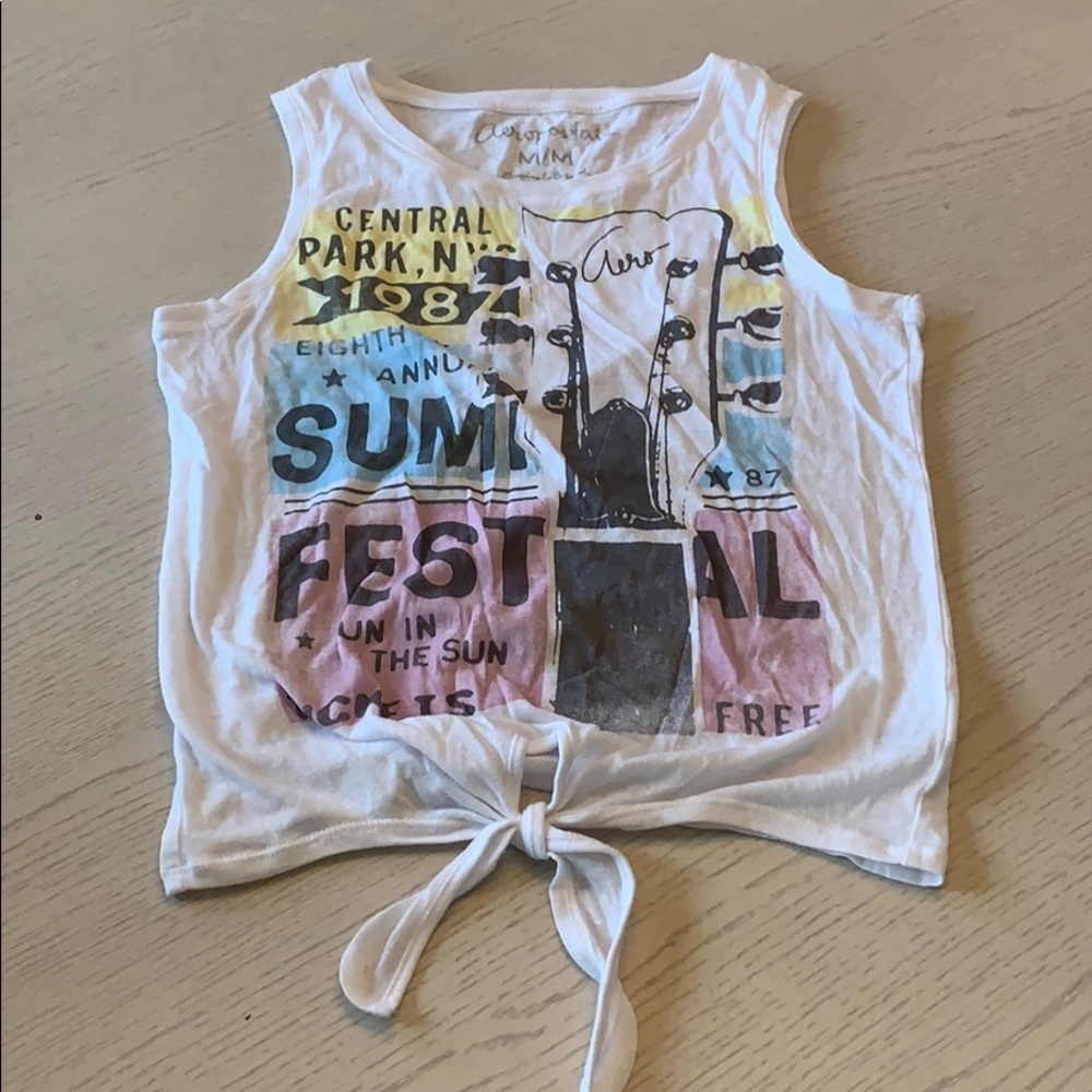Sleeves shirt with knot tied in the front
